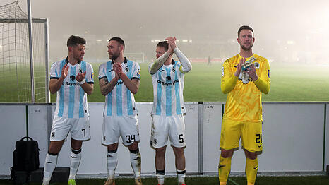 W&auml;hrend Florian Niederlechner und Patrick Hobsch bereits ein Arbeitspapier f&uuml;r die kommende Saison beim TSV 1860 haben, ist das bei Thore Jacobsen und Thomas D&auml;hne (v.l.) noch nicht der Fall.