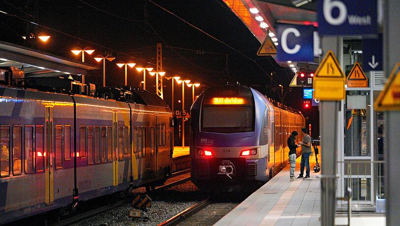 Leere Züge am Bahnhof Rosenheim in Bayern. Leere Züge am Bahnhof Rosenheim in Bayern.