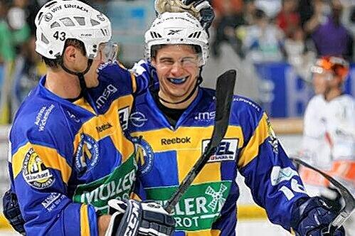 Martin Buchwieser hat seinen Vertrag beim EHC bis 2013 verlängert.