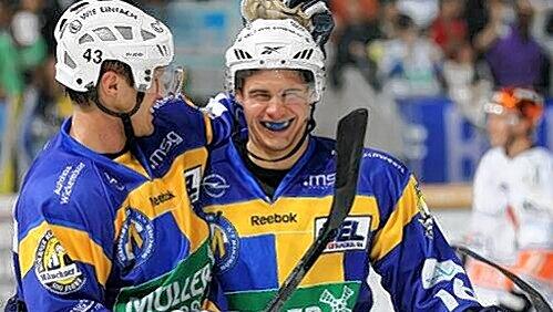 Martin Buchwieser hat seinen Vertrag beim EHC bis 2013 verlängert. Martin Buchwieser hat seinen Vertrag beim EHC bis 2013 verlängert.