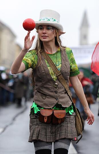 Zum 17. Mal feierten Münchner Iren und irische Münchner am Sonntag mit einer großen Parade in der City. Sehen Sie hier die besten Bilder des "grünen Treibens".