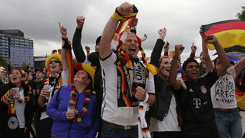 Stadion statt Fanmeile: Wer schnell genug ist, kann noch für sämtliche Achtelfinal-Spiele Karte ergattern. Stadion statt Fanmeile: Wer schnell genug ist, kann noch für sämtliche Achtelfinal-Spiele Karte ergattern.