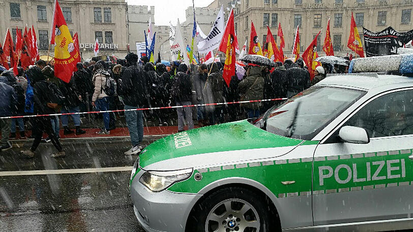 Nach der Auftaktkundgebung auf dem Karlsplatz ging es im Demonstrationszug durch München.