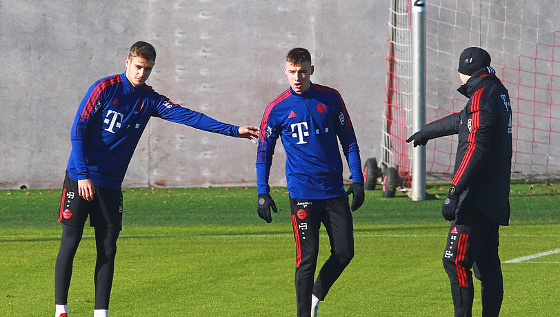 Josip Stanisic (li.) trainierte am Dienstag zum ersten Mal wieder mit dem Team.