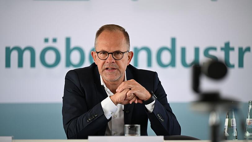 Der Geschäftsführer des Verbandes der Küchenmöbelindustrie, Jan Kurth ist überzeugt, dass es bergauf geht mit der Branche.