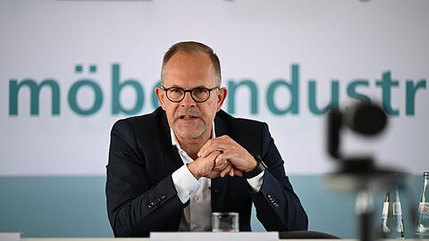 Der Geschäftsführer des Verbandes der Küchenmöbelindustrie, Jan Kurth ist überzeugt, dass es bergauf geht mit der Branche.