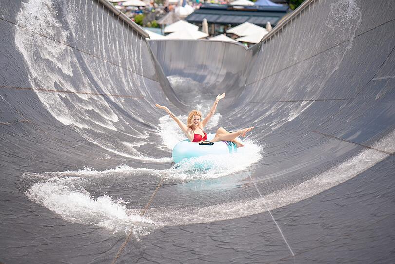Nadine - die frischgebackene Wildcard-Gewinnerin der Therme Erding durfte als eine der Ersten die neue Mega-Rutsche testen. Fazit: Adrenalin pur!