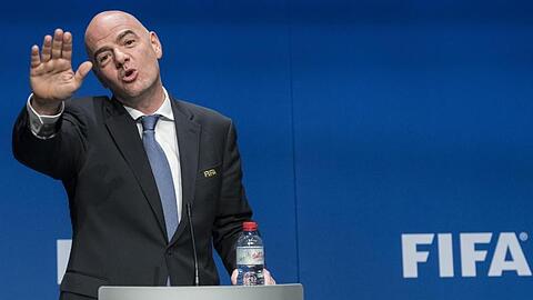 Gianni Infantino steht beim FIFA-Kongress in Paris vor seiner Wiederwahl als Präsident des Fußball-Weltverbandes.