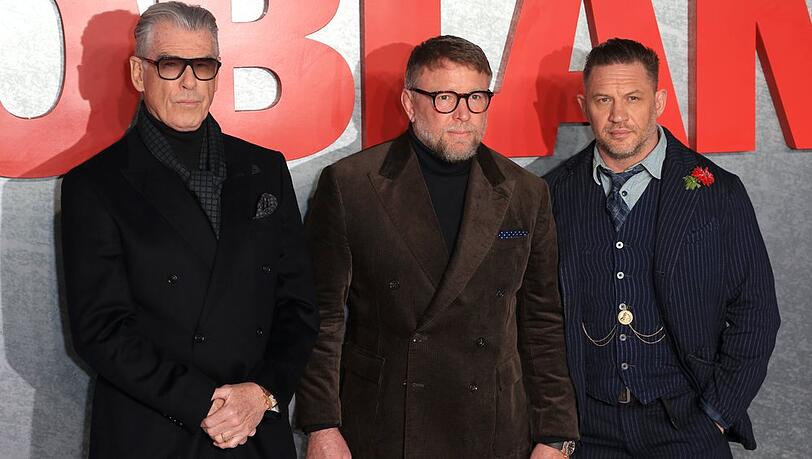 "MobLand" um Tom Hardy (re.) bekommt eine dritte Staffel spendiert.