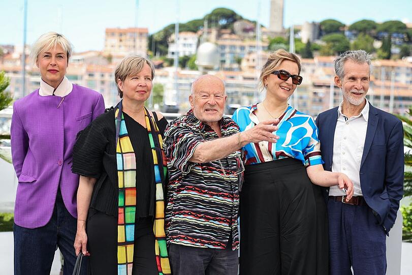 Bei der Premiere in Cannes dim Mai: Susanne Wolff (l-r), Schriftstellerin Jenny Erpenbeck, Regisseur und Drehbuchautor Volker Schloendorff, Martina Gedeck und Ulrich Matthes. Bei der Premiere in Cannes dim Mai: Susanne Wolff (l-r), Schriftstellerin Jenny Erpenbeck, Regisseur und Drehbuchautor Volker Schloendorff, Martina Gedeck und Ulrich Matthes.