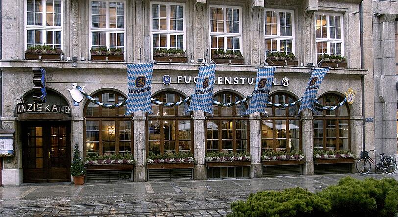 Die Eigentümerfamilie von Finck will aus dem Franziskaner ein Luxus-Einkaufszentrum machen. Die Stadt war in diese Pläne bislang nicht eingeweiht. Entsprechend groß ist jetzt die Aufregung.