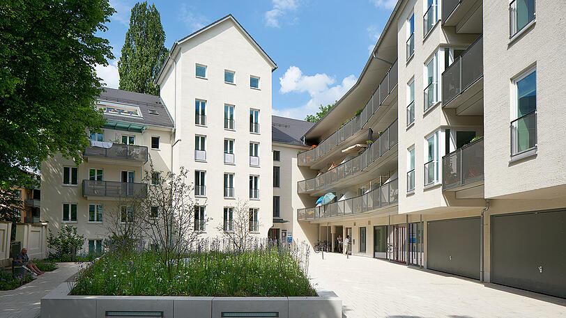 Au-Haidhausen, Kegelhof 3-7: Aus der alten Papierfabrik auf der Insel zwischen Auer Mühlbach und Kegelhofbach hat die städtische GWG (mit Landherr Architekten) 36 barrierefreie Wohnungen mit Bewohnertreff gemacht, darunter eine Inklusions-WG. Die Jury findet: alt und neu gut kombiniert und hochwertig gestaltet.
