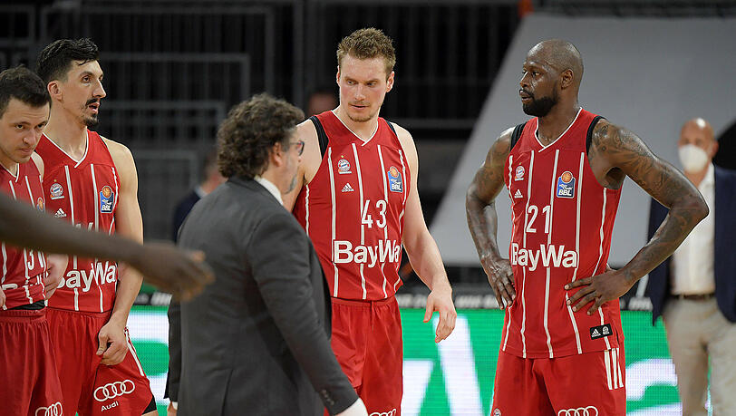 Die Bayern-Stars sind nach der Niederlage in Spiel 3 bedient.