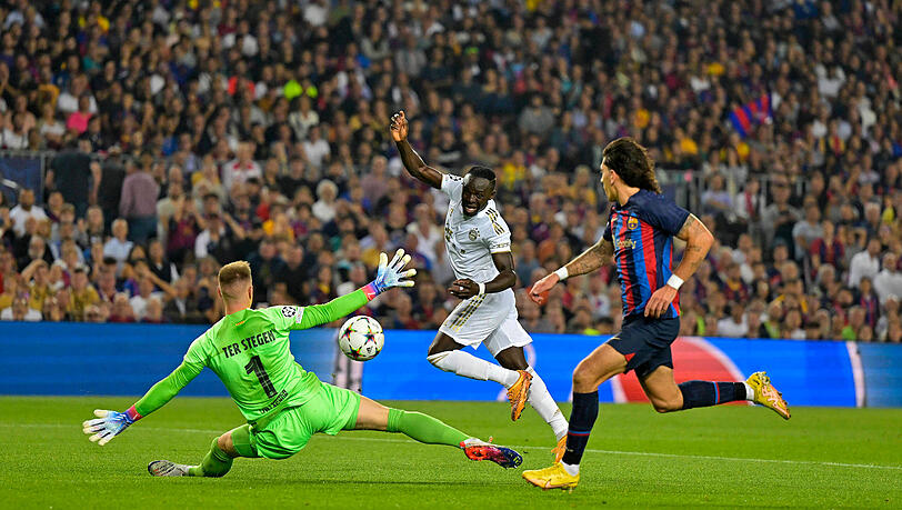 Ein Chip ins Glück: Sadio Mané brachte die Bayern in Barcelona nach zehn Minuten in Führung. Ein Chip ins Glück: Sadio Mané brachte die Bayern in Barcelona nach zehn Minuten in Führung.