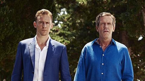Tom Hiddleston (l.) und Hugh Laurie in der ersten Staffel von "The Night Manager" von 2016.