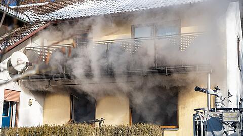 Nach dem Brand in der Asylunterkunft hat die Polizei einen Verdächtigen gefasst.