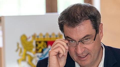 Markus Söder zu Beginn der Kabinettssitzung an seinem Platz in der Bayerischen Staatskanzlei.
