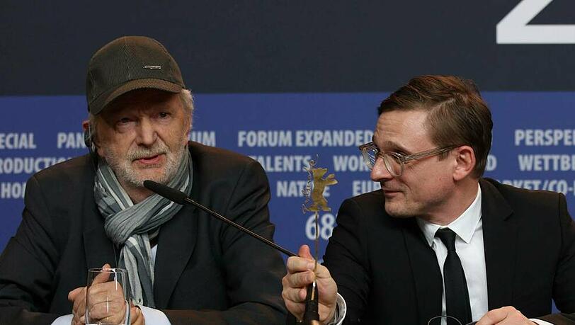 "Das schweigende Klassenzimmer" feierte bei der Berlinale 2018 Premiere - die Schauspieler Michael Gwisdek (l.) und Florian Lukas standen auf dem Podium Rede und Antwort. "Das schweigende Klassenzimmer" feierte bei der Berlinale 2018 Premiere - die Schauspieler Michael Gwisdek (l.) und Florian Lukas standen auf dem Podium Rede und Antwort.
