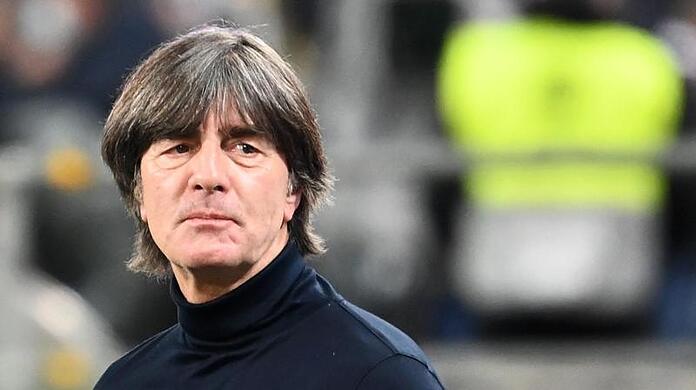 Bundestrainer Joachim Löw steht nach der 0:6-Pleite gegen Spanien in der Kritik.