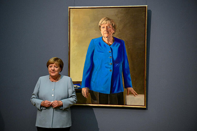 Angela Merkel (CDU) bei der Enthüllung ihres Porträts im Bundeskanzleramt. Angela Merkel (CDU) bei der Enthüllung ihres Porträts im Bundeskanzleramt.