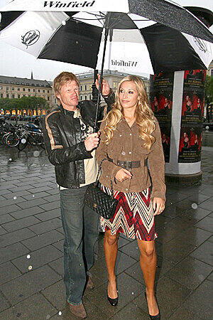 Neben Titan war Kahn im Zweitberuf Gentleman. Lang ist es her - denn mittlerweile wird Verena ihrem Spielerfrauen-Image untreu und busselt mit Filmproduzent Martin Krug.