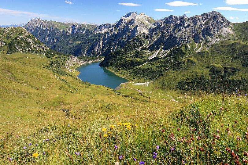 Mit der richtigen Ausrüstung ist die Bergwelt auch für Kinder ein traumhaftes Erlebnis.