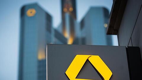 Bei ihren Zweigstellen setzt die Commerzbank seit einiger Zeit auf einen Mix aus Kleinstfilialen und großen Standorten mit Komplettangebot.