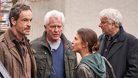 Nora Dalay (Aylin Tezel) und Peter Faber (Jörg Hartmann) ermitteln mti Ivo Batic (Miroslav Nemec) und Franz Leitmayr (Udo Wachtveitl, v.l.n.r.)