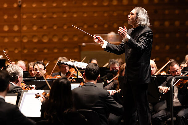 Vladimir Jurowski und das Bayerische Staatsorchester bei einem Gastspiel in Antwerpen. Vladimir Jurowski und das Bayerische Staatsorchester bei einem Gastspiel in Antwerpen.