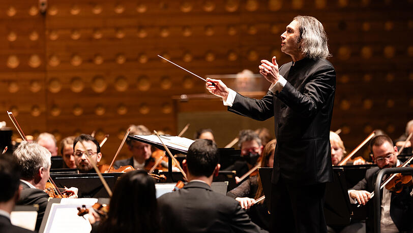 Vladimir Jurowski und das Bayerische Staatsorchester bei einem Gastspiel in Antwerpen. Vladimir Jurowski und das Bayerische Staatsorchester bei einem Gastspiel in Antwerpen.