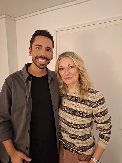 Kabarettistin Monika Gruber empfängt People-Ressortleiter Steffen Trunk backstage zum exklusiven Gespräch. Kabarettistin Monika Gruber empfängt People-Ressortleiter Steffen Trunk backstage zum exklusiven Gespräch.