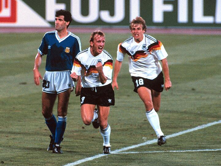 Da hakt&rsquo;s noch: Am verwandelten WM-Final-Elfmeter. Mach et, Mesut!