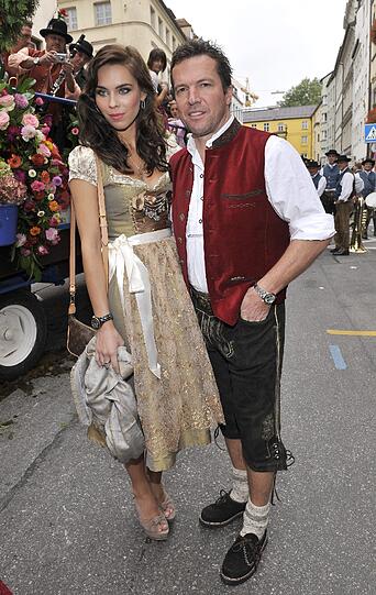 2009 gab der Ex-Fußballprofi dem Model Liliana Matthäus das Ja-Wort. Nach fast zwei Jahren wurde auch die vierte Ehe geschieden.