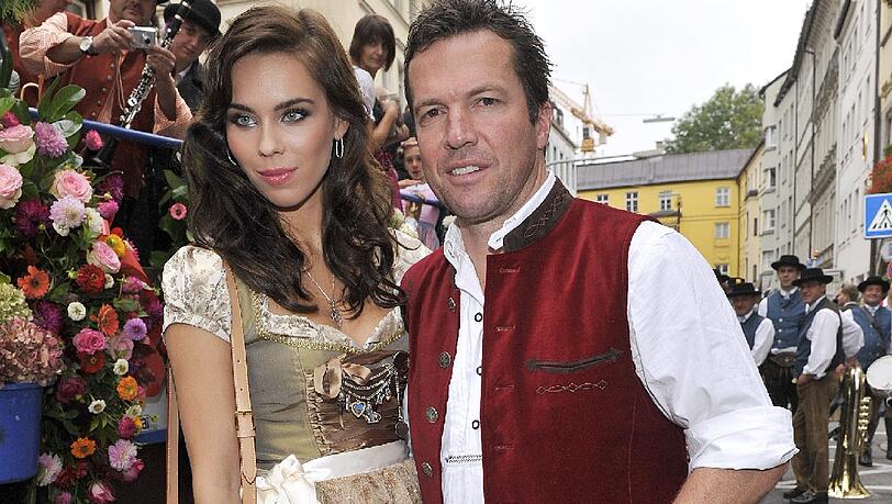 2009 gab der Ex-Fußballprofi dem Model Liliana Matthäus das Ja-Wort. Nach fast zwei Jahren wurde auch die vierte Ehe geschieden. 2009 gab der Ex-Fußballprofi dem Model Liliana Matthäus das Ja-Wort. Nach fast zwei Jahren wurde auch die vierte Ehe geschieden.