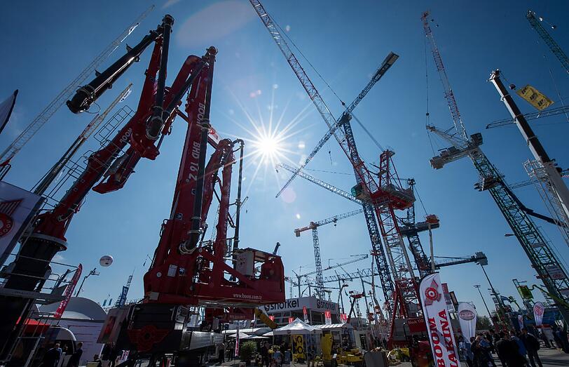 Groß, größer, bauma: Die Bilder von der weltgrößten Baumaschinen-Messe zum Durchklicken