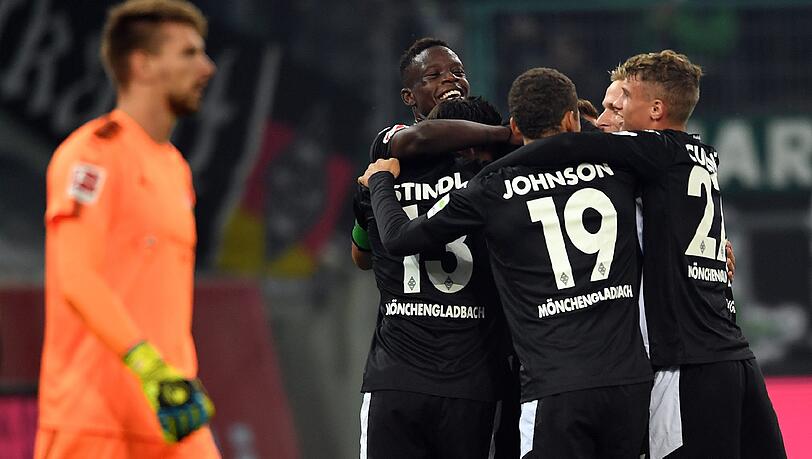 Die Gladbacher feiern das 2:0 von Raffael Die Gladbacher feiern das 2:0 von Raffael