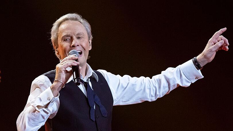Peter Kraus wurde 85: Zu seinem Geburtstag lud er seine treuen Freunde und Wegbegleiter zu einem Konzert ein.
