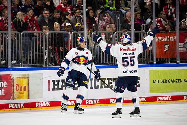 Markus Eisenschmid (l.) feiert mit Fabio Wagner sein Tor zum 0:2-Endstand in Köln. Markus Eisenschmid (l.) feiert mit Fabio Wagner sein Tor zum 0:2-Endstand in Köln.