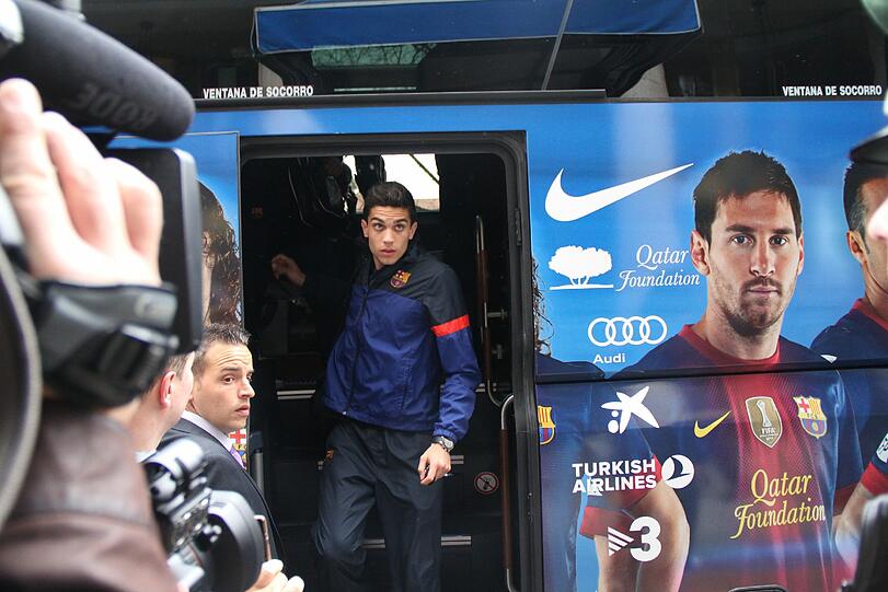 Hier kommt der FC Barcelona in München am Bayerischen Hof an. Die Bilder