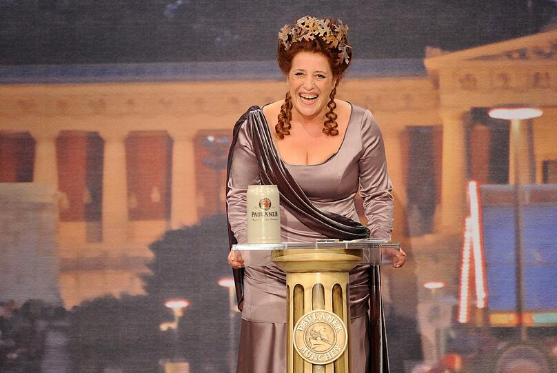 Nockherberg 2014: Die Schauspielerin Luise Kinseher als Bavaria.