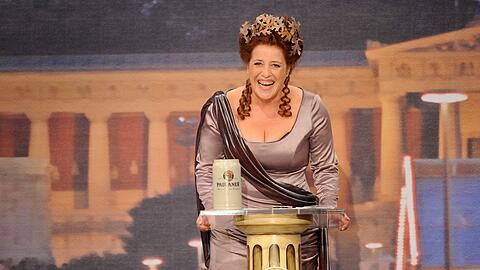 Nockherberg 2014: Die Schauspielerin Luise Kinseher als Bavaria.