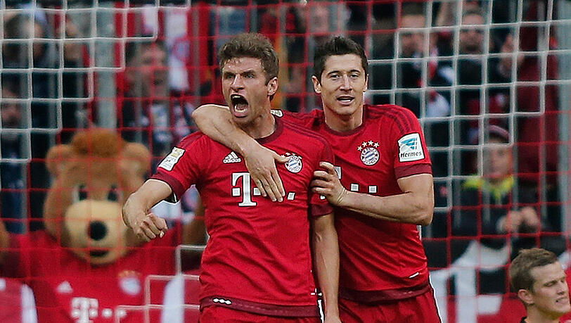 Thomas Müller (l.) und Robert Lewandowski dürfen auf einen Platz in der Weltauswahl hoffen Thomas Müller (l.) und Robert Lewandowski dürfen auf einen Platz in der Weltauswahl hoffen