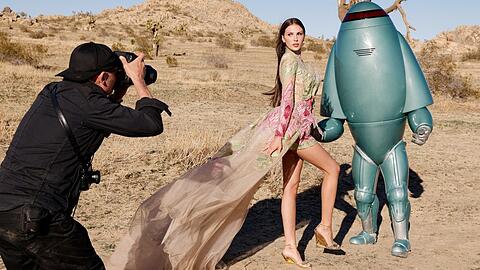 Anita bei ihrem Cover-Shooting für die "Harper's Bazaar".