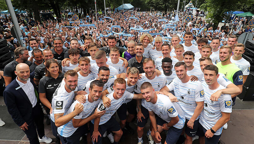 Die Löwen beim Fanfest im letzten Jahr.