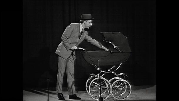 Ein Klassiker: Emil Steinberger bei seinem legendären Kinderwagen-Sketch. Ein Klassiker: Emil Steinberger bei seinem legendären Kinderwagen-Sketch.