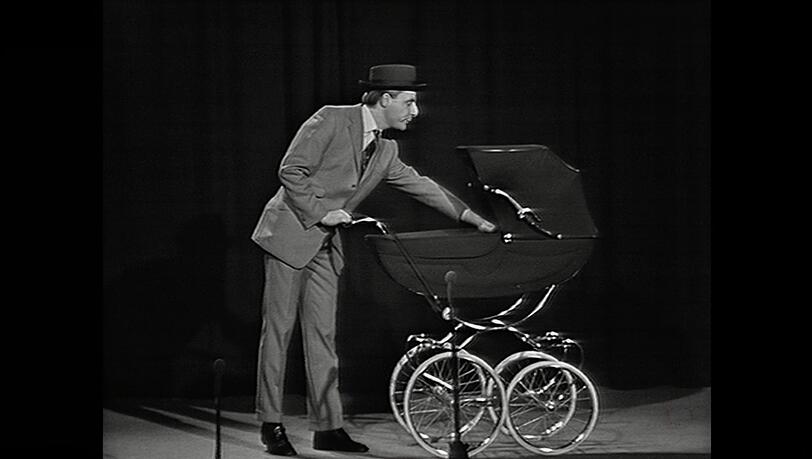 Ein Klassiker: Emil Steinberger bei seinem legendären Kinderwagen-Sketch. Ein Klassiker: Emil Steinberger bei seinem legendären Kinderwagen-Sketch.