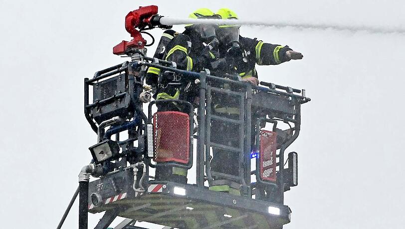 &Uuml;ber 180 Feuerwehrleute waren im Einsatz.
