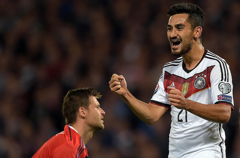 Ilkay Gündogan - Note 3: Der von Löw so Hochgelobte bekam den Vorzug vor Bellarabi. Brachte nicht so viel Esprit ins Spiel wie nach seiner Einwechslung gegen Polen, traf aber klasse mit links zum 3:2. Hob vor dem 2:2 das Abseits auf. Sorgte mit einem satten Schuss (83.) nochmal für Gefahr.