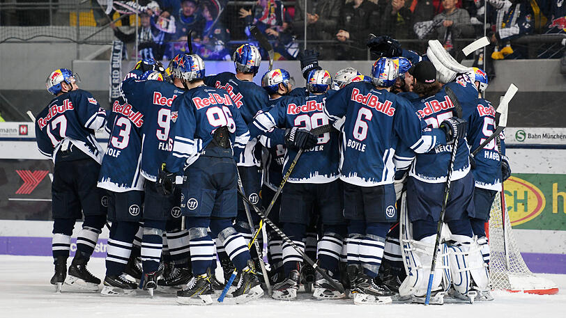 Auf ein Neues: die Spieler des EHC München bejubeln gegen die Adler Mannheim den Einzug ins Finale der DEL.