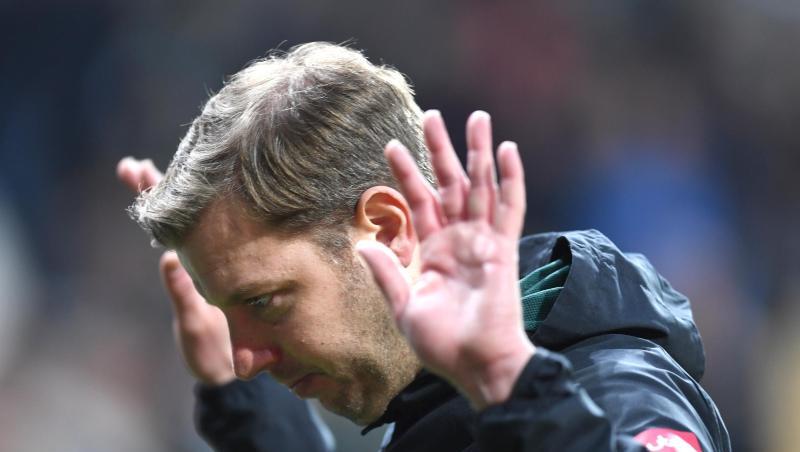 Bremens Trainer Florian Kohfeldt muss auf die Partie gegen Eintracht Frankfurt noch etwas warten. Bremens Trainer Florian Kohfeldt muss auf die Partie gegen Eintracht Frankfurt noch etwas warten.
